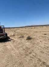 Load image into Gallery viewer, ❌SOLD/VENDIDO❌ Muy Buen Terreno de venta en Adelanto California - 2.32 Acres - cerca de el 395 - Pagos disponible (pin:8027)