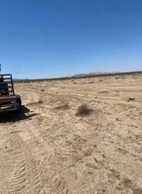 Load image into Gallery viewer, ❌SOLD/VENDIDO❌ Muy Buen Terreno de venta en Adelanto California - 2.32 Acres - cerca de el 395 - Pagos disponible (pin:8027)
